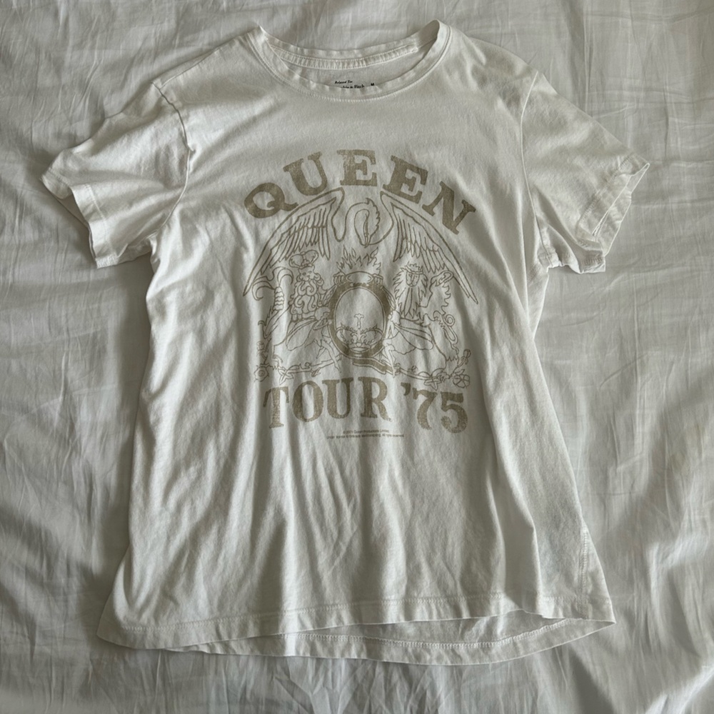 Abercrombie queen graphic t shirt